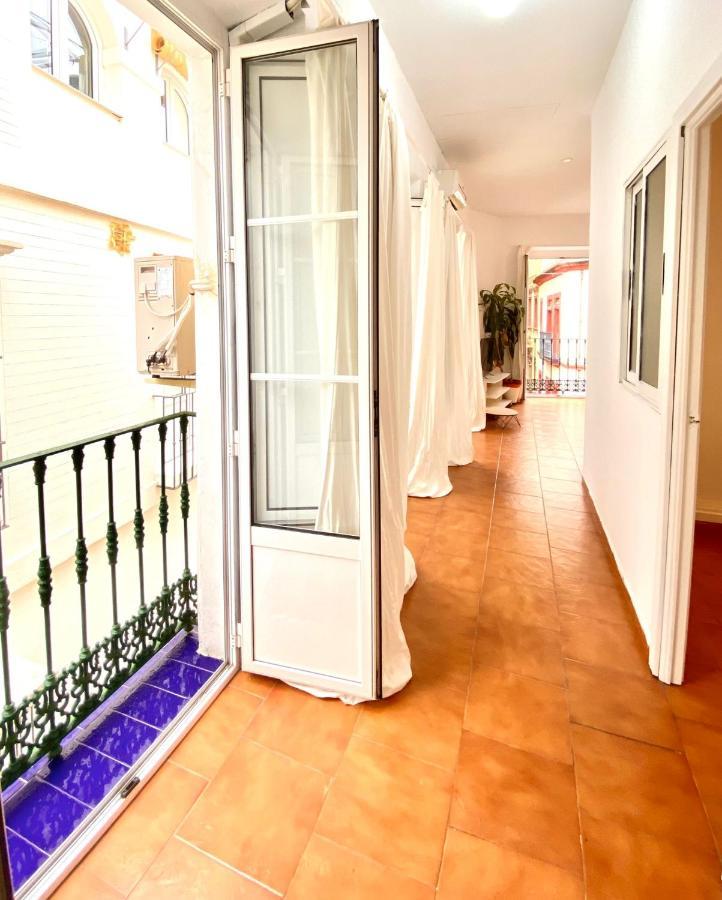 Comfortable Studio Old Town, Parking Optional Sevilha Exterior foto