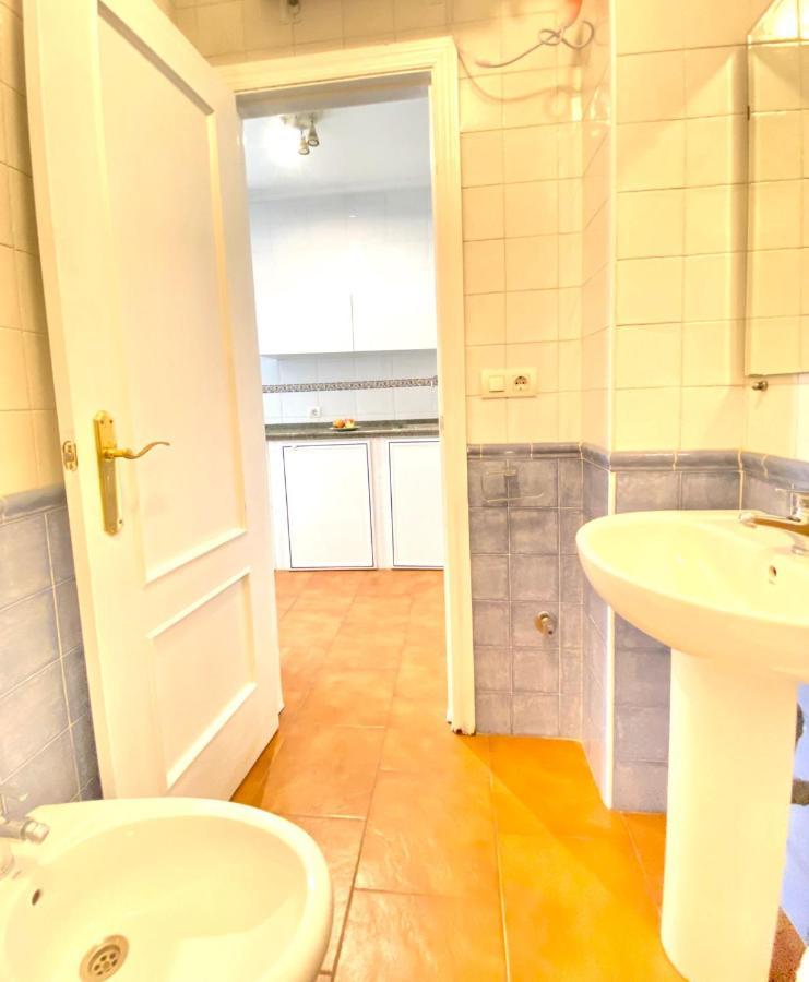 Comfortable Studio Old Town, Parking Optional Sevilha Exterior foto